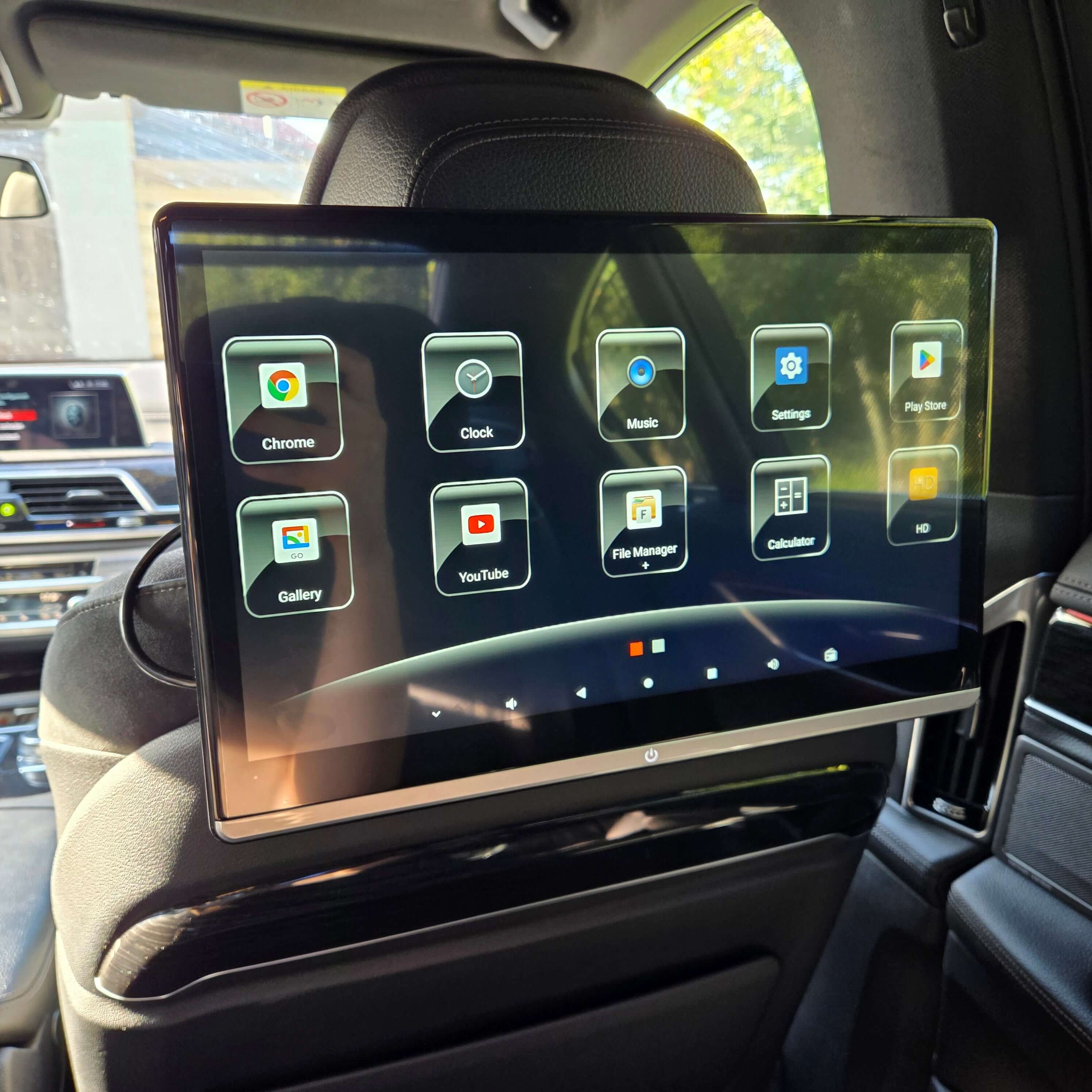 14" Bagsædeskærm m. Netflix, Youtube, TV2 Play mm. – Bilmedie.dk